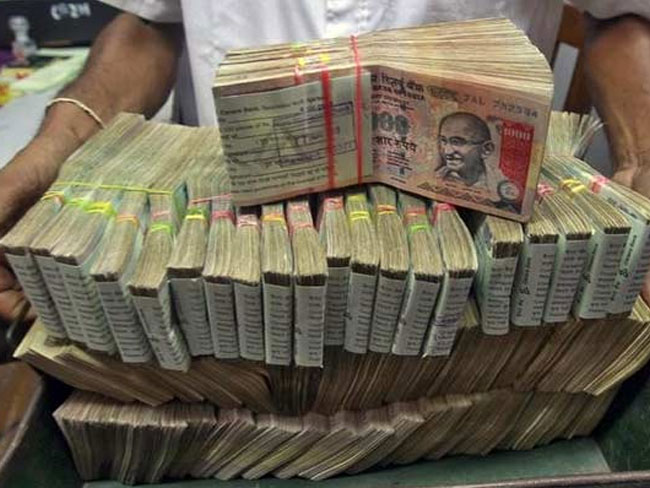 Andhra Minister Suspects Bomb in Abandoned Bag, Police Find Rs. 10 Lakh in Cash