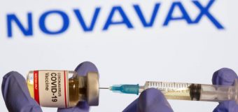 US employers increase pressure on workers to get COVID vaccine